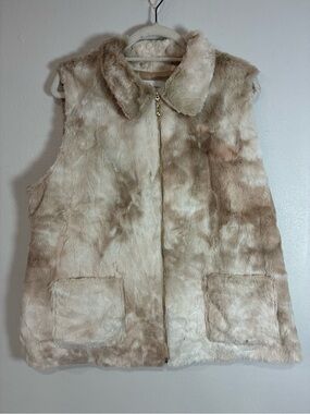 Alfred Dunner Beige & Cream Faux Fur Zip Vest